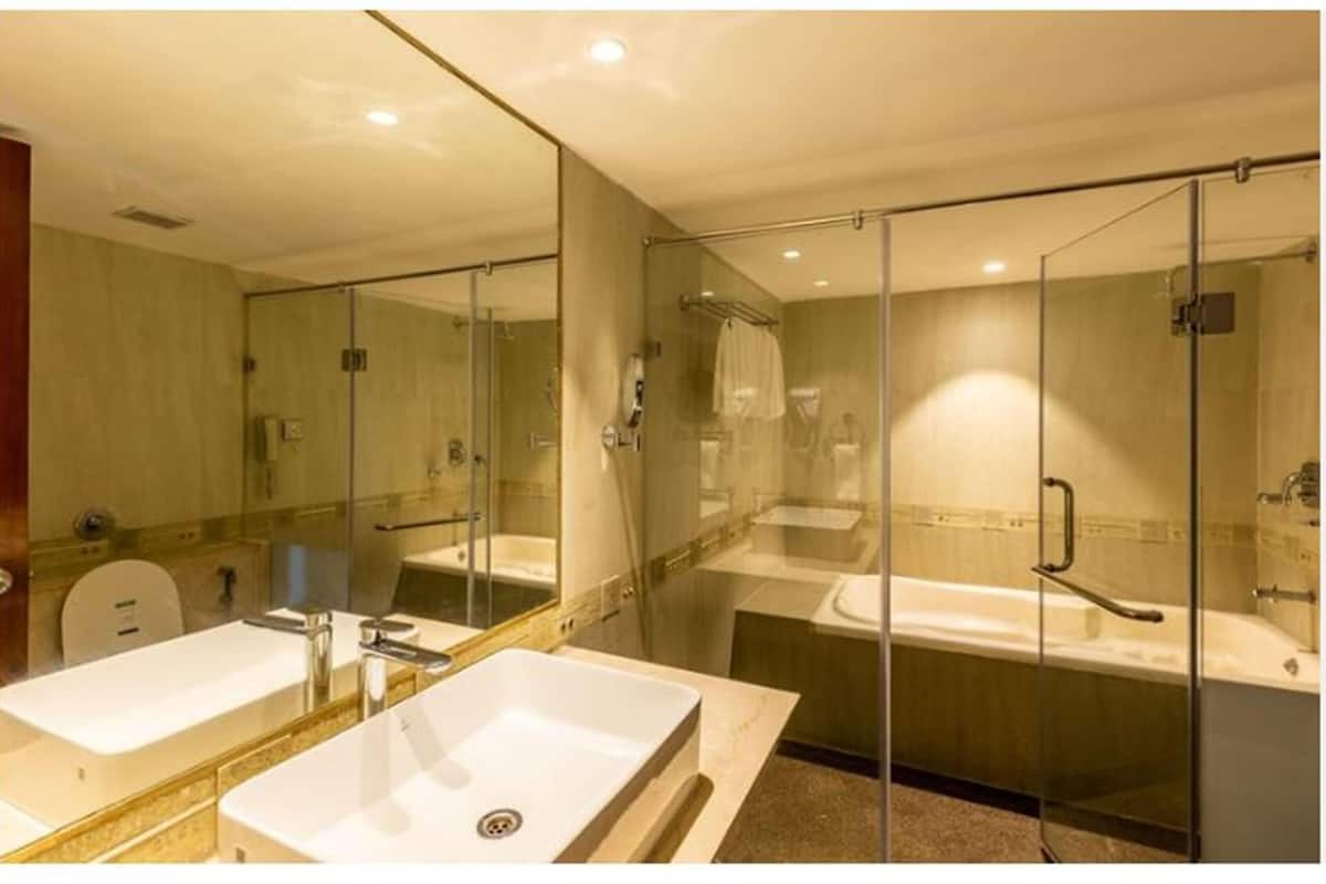 Egyptian cotton sheets, premium bedding, minibar, in-room safe