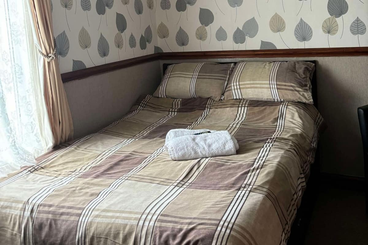 Chambre Double, salle de bains attenante (Small)