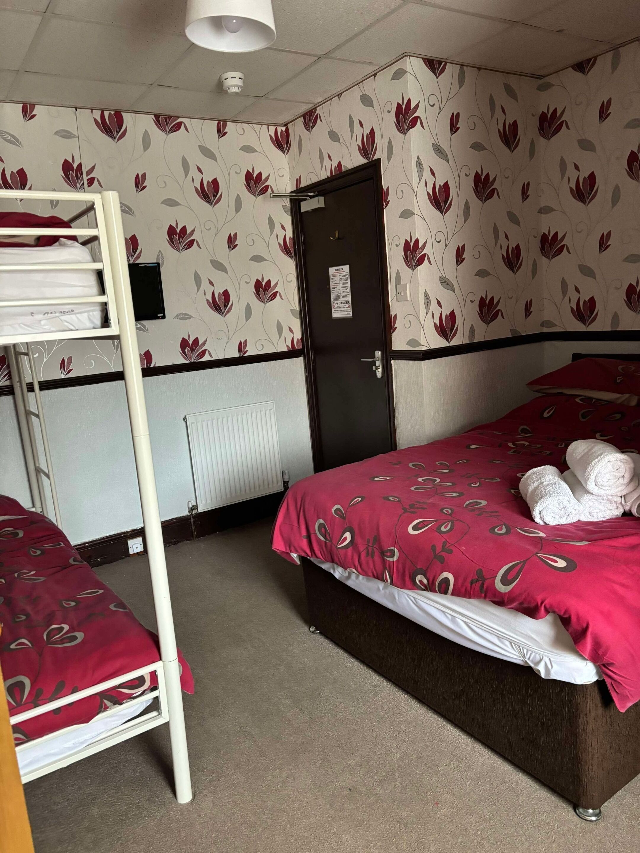 suite, ensuite (2 ad and2ch 12 yrs room 5) | bathroom