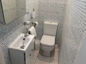 Single Room, Private Bathroom (Not Ensuite) | Bathroom