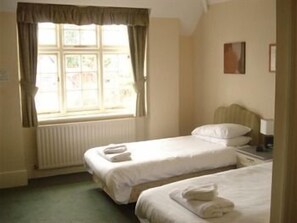 Chambre Familiale, salle de bains attenante
