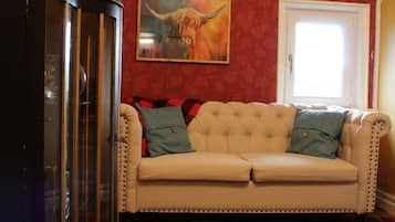 Scotty Dog Suite - King/twin room | Living area