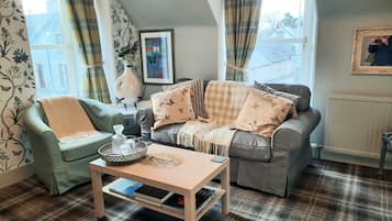Botanical Suite - King/Twin | Living area | 27-cm flat-screen TV with digital channels, TV, DVD player