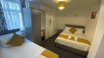 Habitación triple (Room 2)