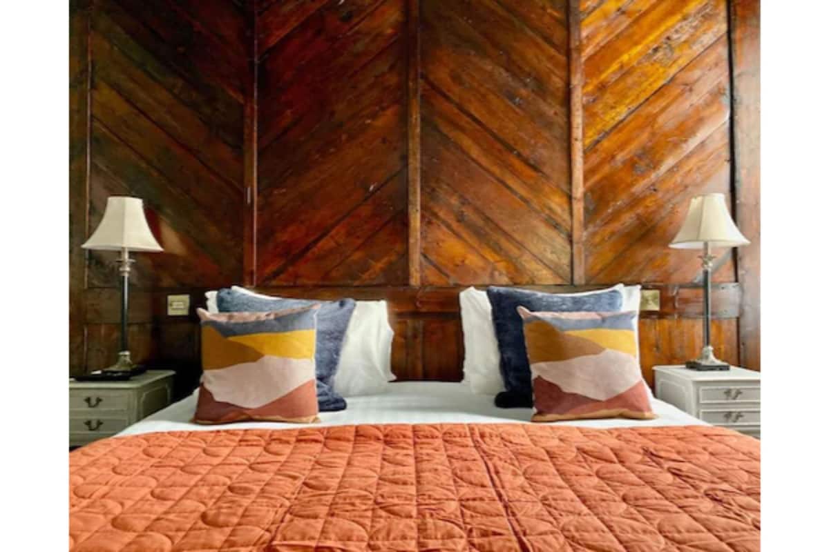 Superior Double Room | Iron/ironing board (on request), free WiFi, individually decorated