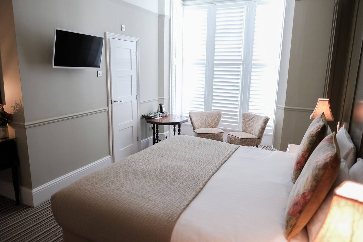 Deluxe Double or Twin Room, 1 Bedroom, Partial Sea View | Iron/ironing board (on request), free WiFi, individually decorated
