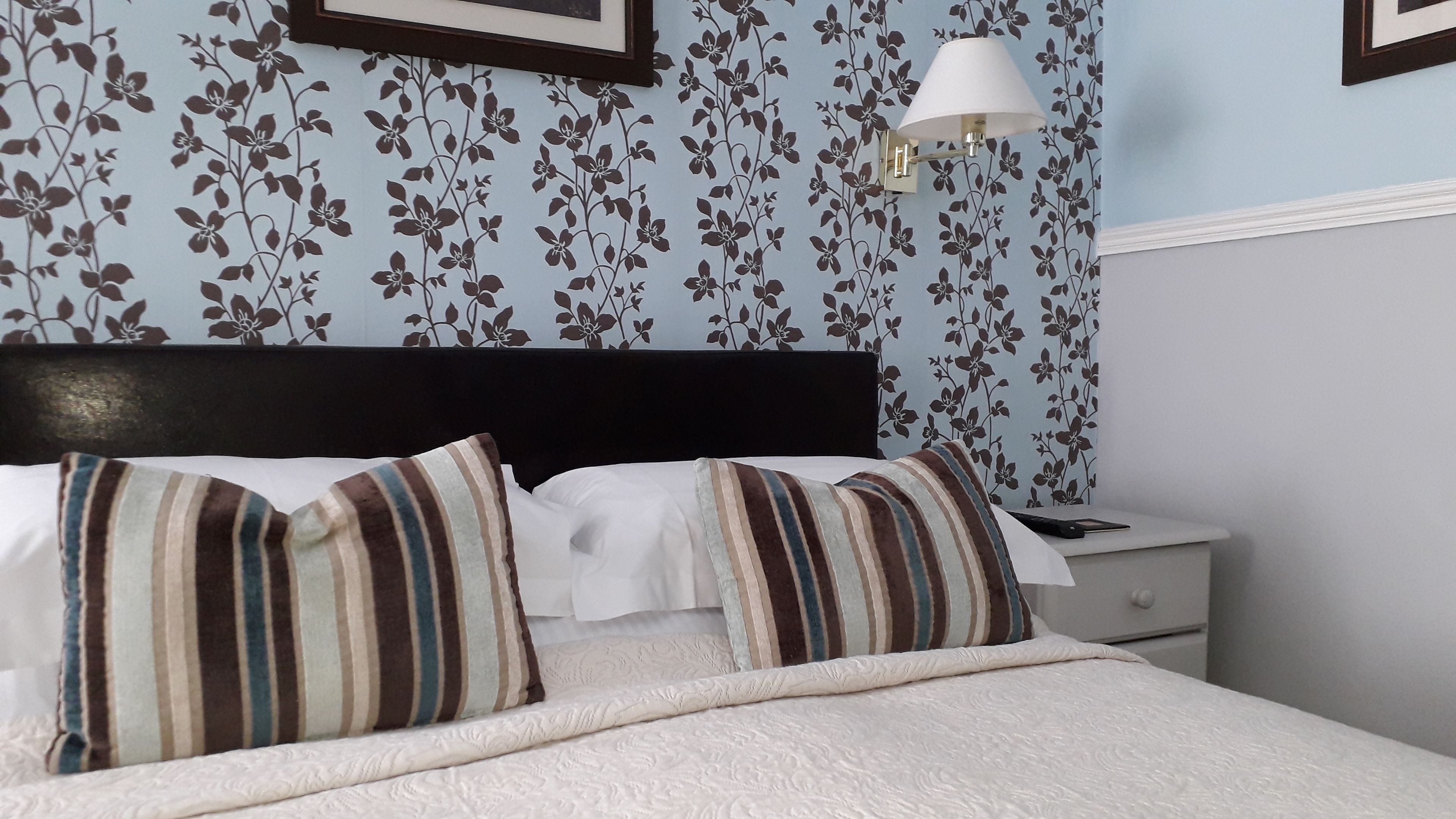 Luxe beddengoed, een strijkplank/strijkijzer, gratis wifi, beddengoed