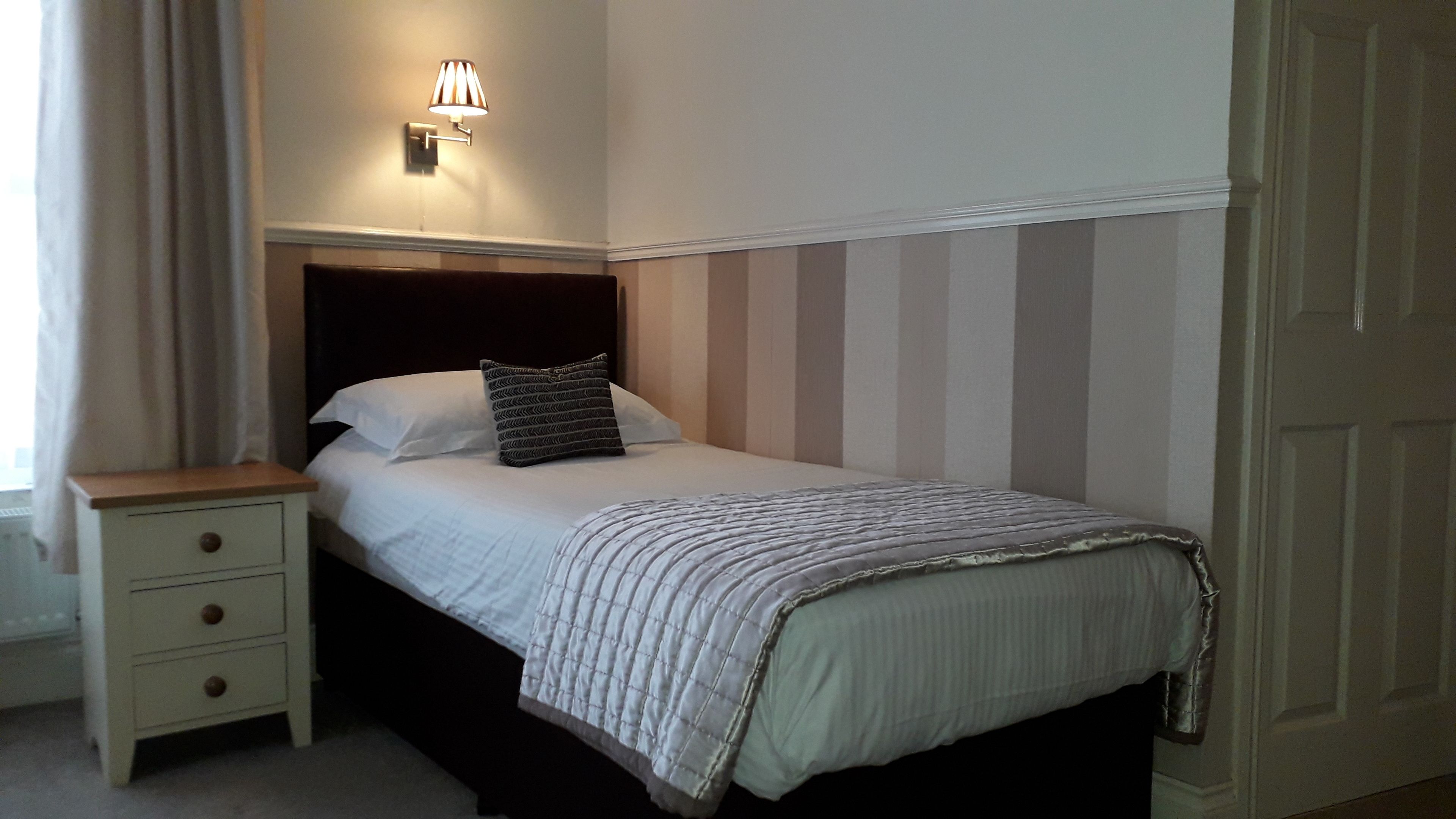 Premium bedding, iron/ironing board, free WiFi, bed sheets