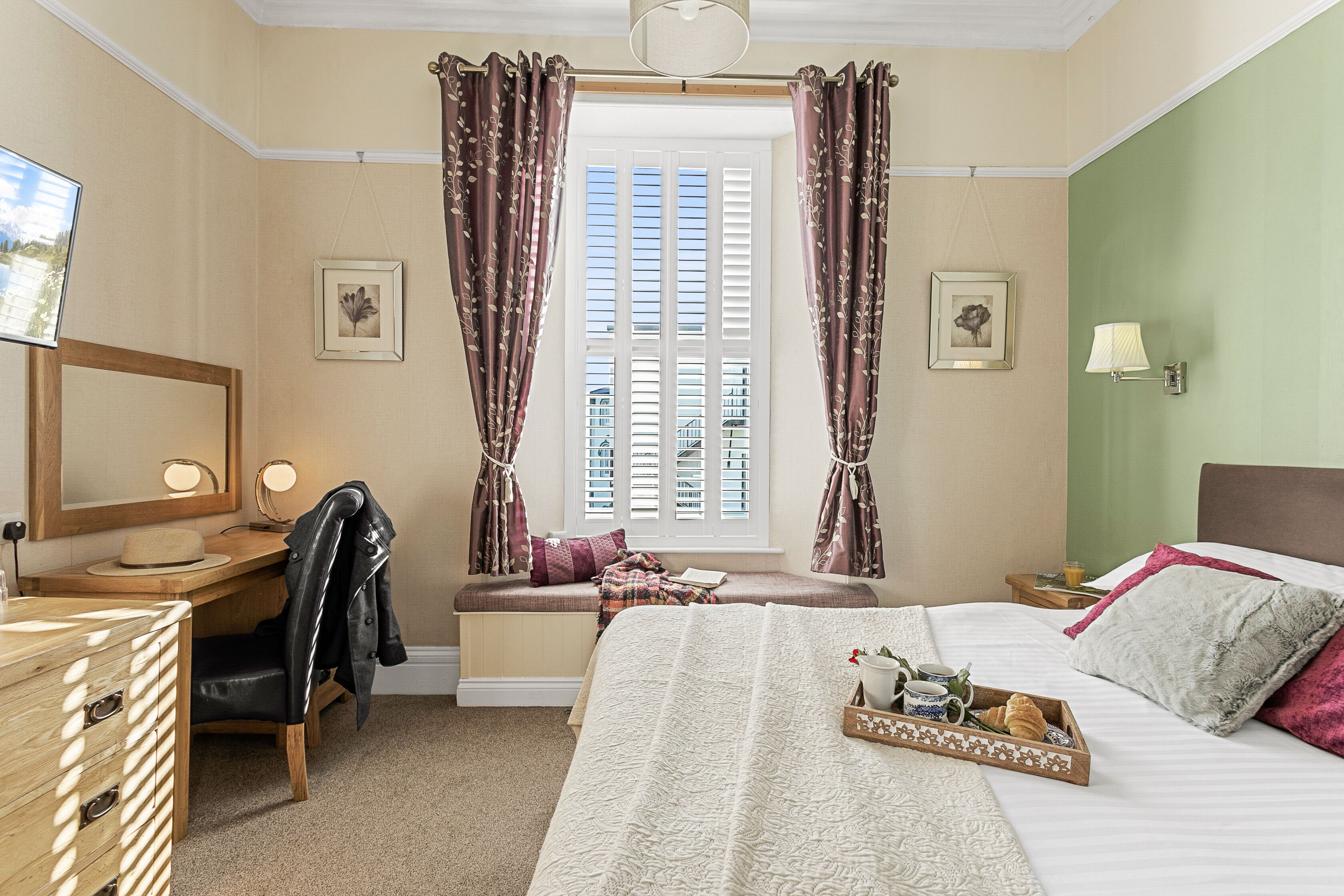 Peralatan tempat tidur premium, seterika/papan seterika, Wi-fi percuma 