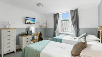 Zweibettzimmer | Hochwertige Bettwaren, Bügeleisen/Bügelbrett, kostenloses WLAN