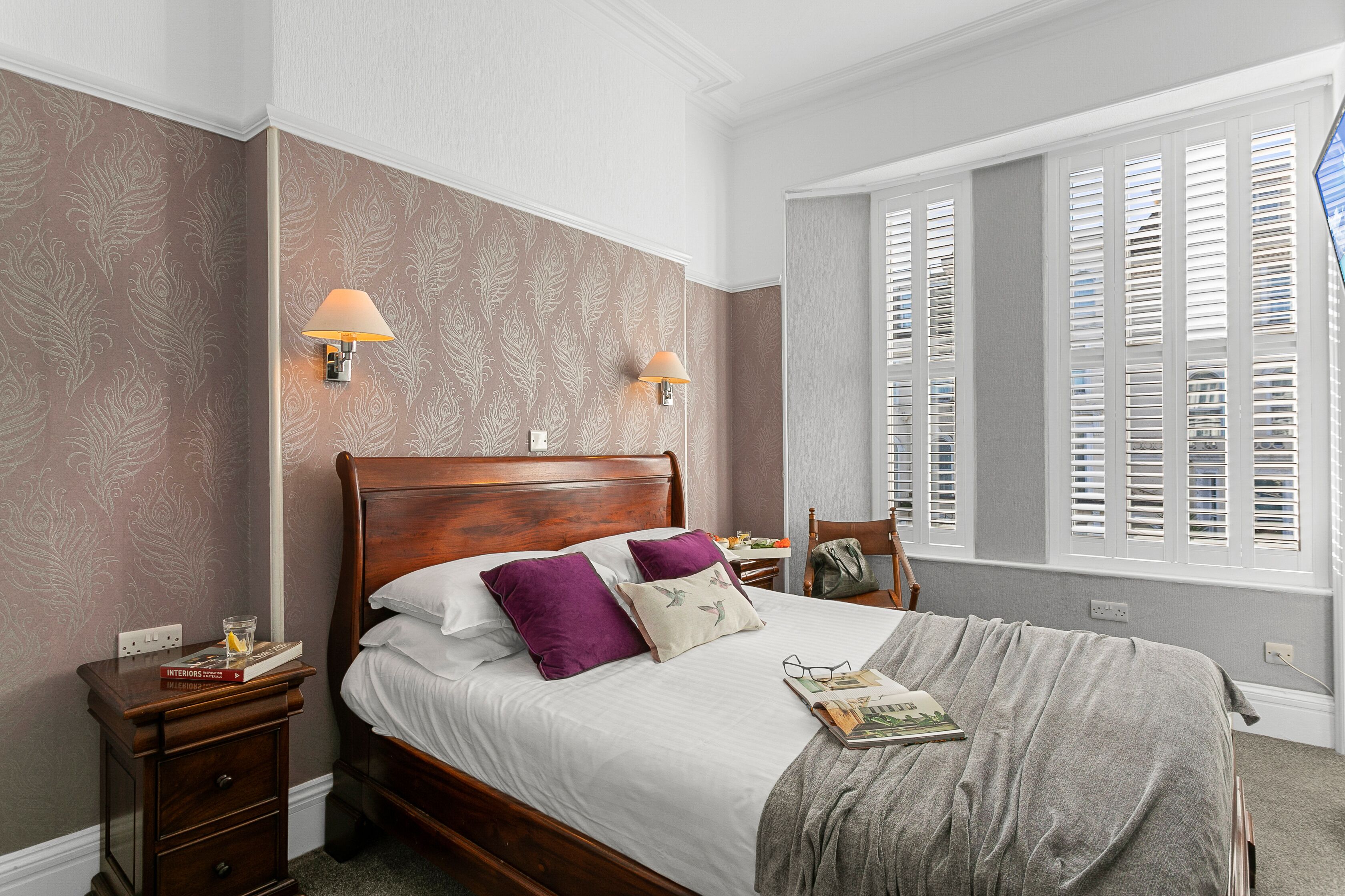 Premium bedding, iron/ironing board, free WiFi, bed sheets