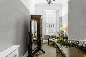 高档床上用品、熨斗/熨板、免费 WiFi、床单