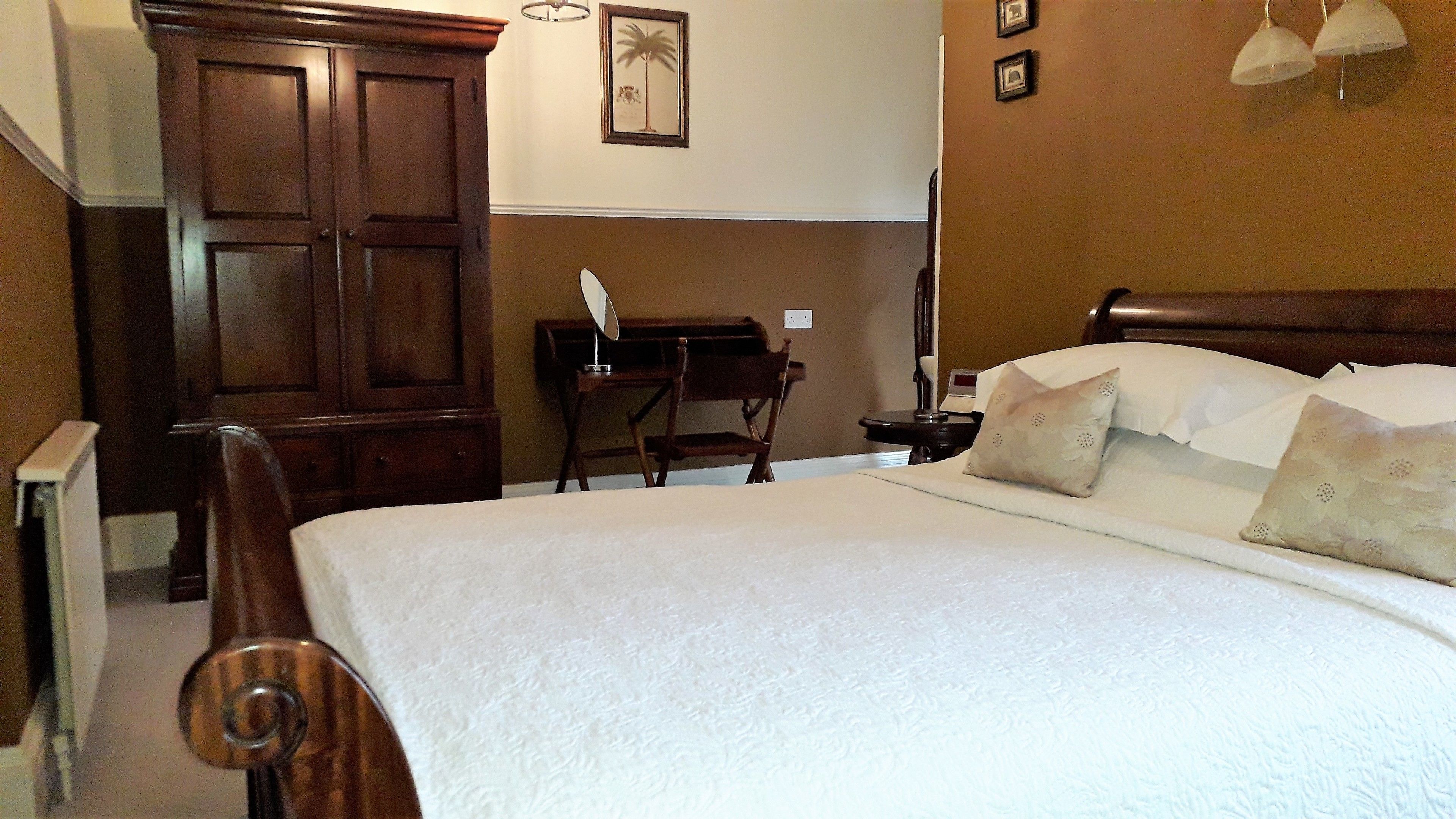 Premium bedding, iron/ironing board, free WiFi, bed sheets