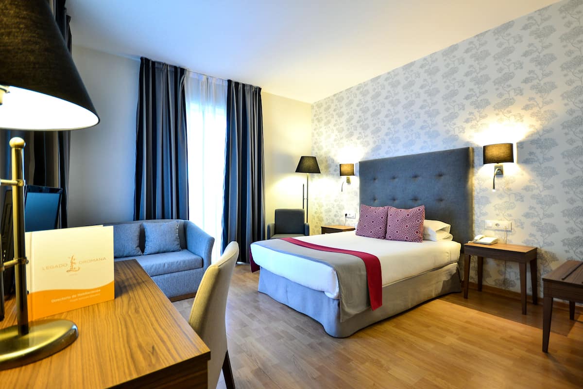 premium bedding, down duvets, in-room safe, individually decorated