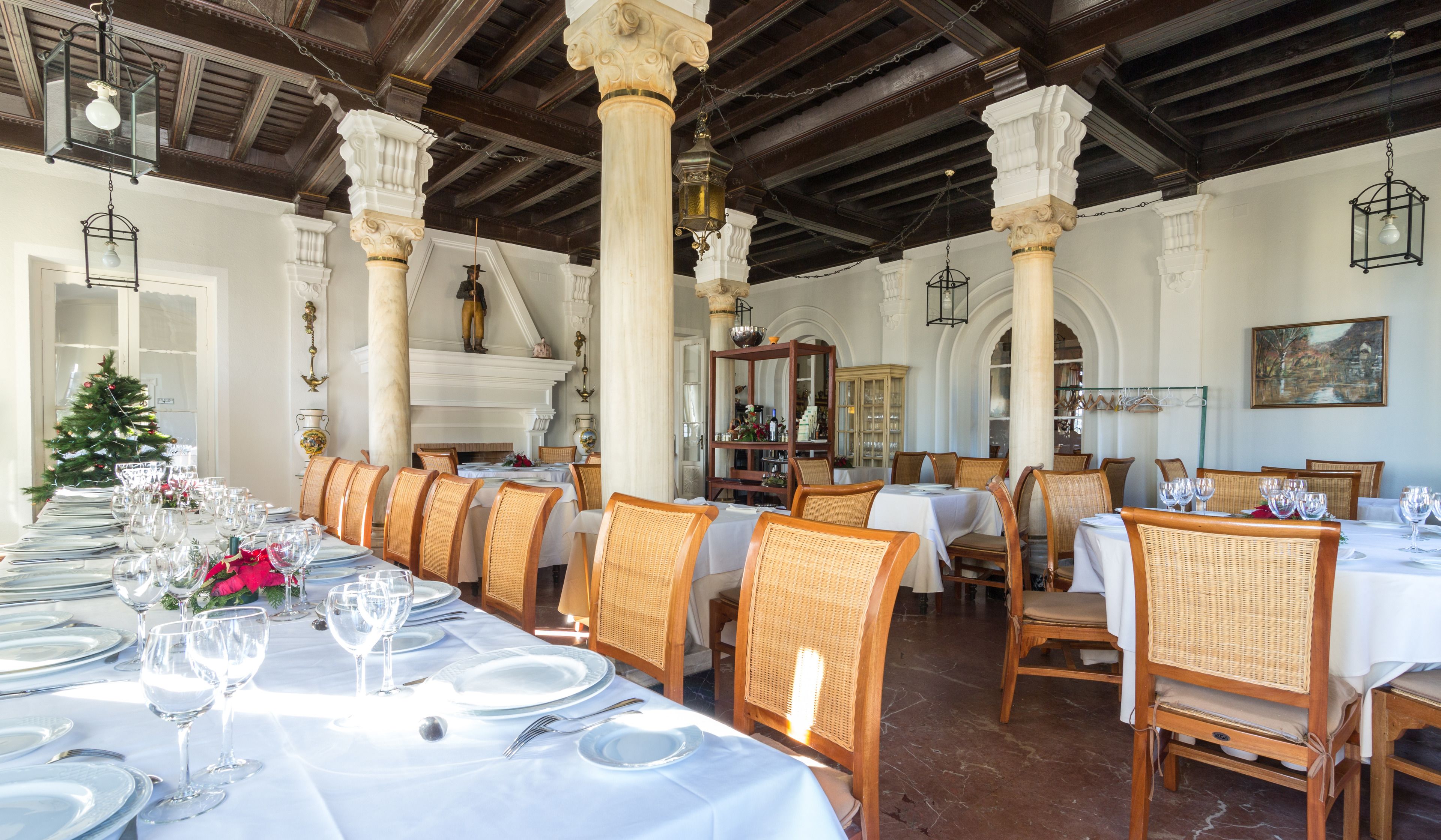 Petit déjeuner, déjeuner et dîner servis sur place