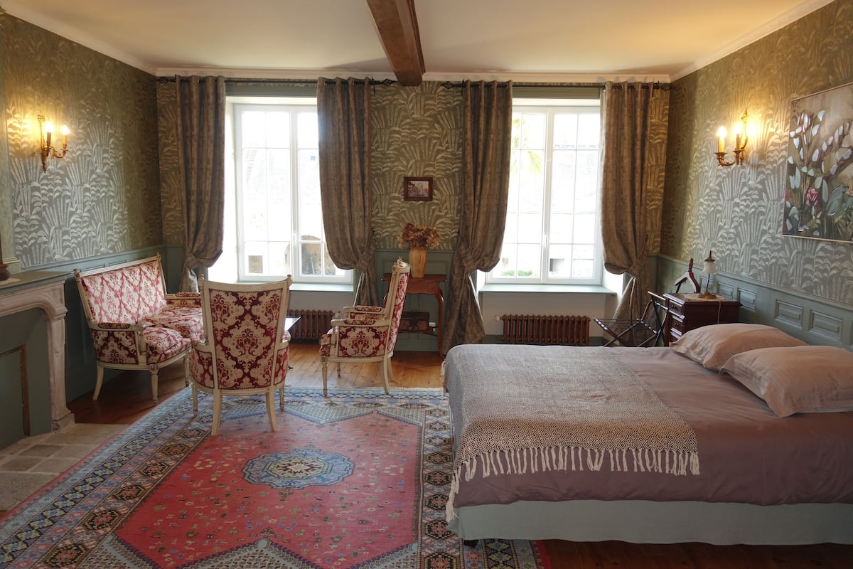 Family Room, 2 Bedrooms