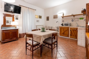 Superior Room, Balcony | Private kitchen | Fridge, electric kettle - Affittacamere Valentina (Orvieto)