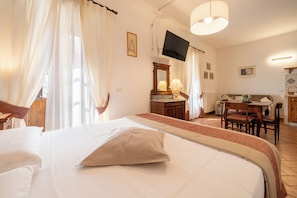 Superior Room, Balcony | Frette Italian sheets, premium bedding, down comforters, free minibar