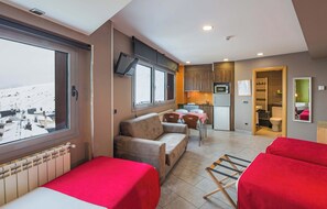 In-room safe, blackout drapes, free WiFi