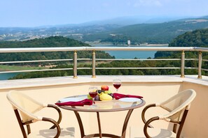 Suite Grand, sauna, vista al lago | Vista del balcón