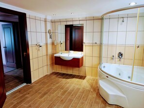 Grand Suite, Sauna, Lake View | Bathroom | Free toiletries, hair dryer, bathrobes, slippers - Thermalium Wellness & Spa Hotel by Vima (Termal)