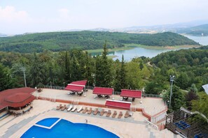 Habitación estándar, 1 habitación, balcón, vista a la montaña | Vista al lago