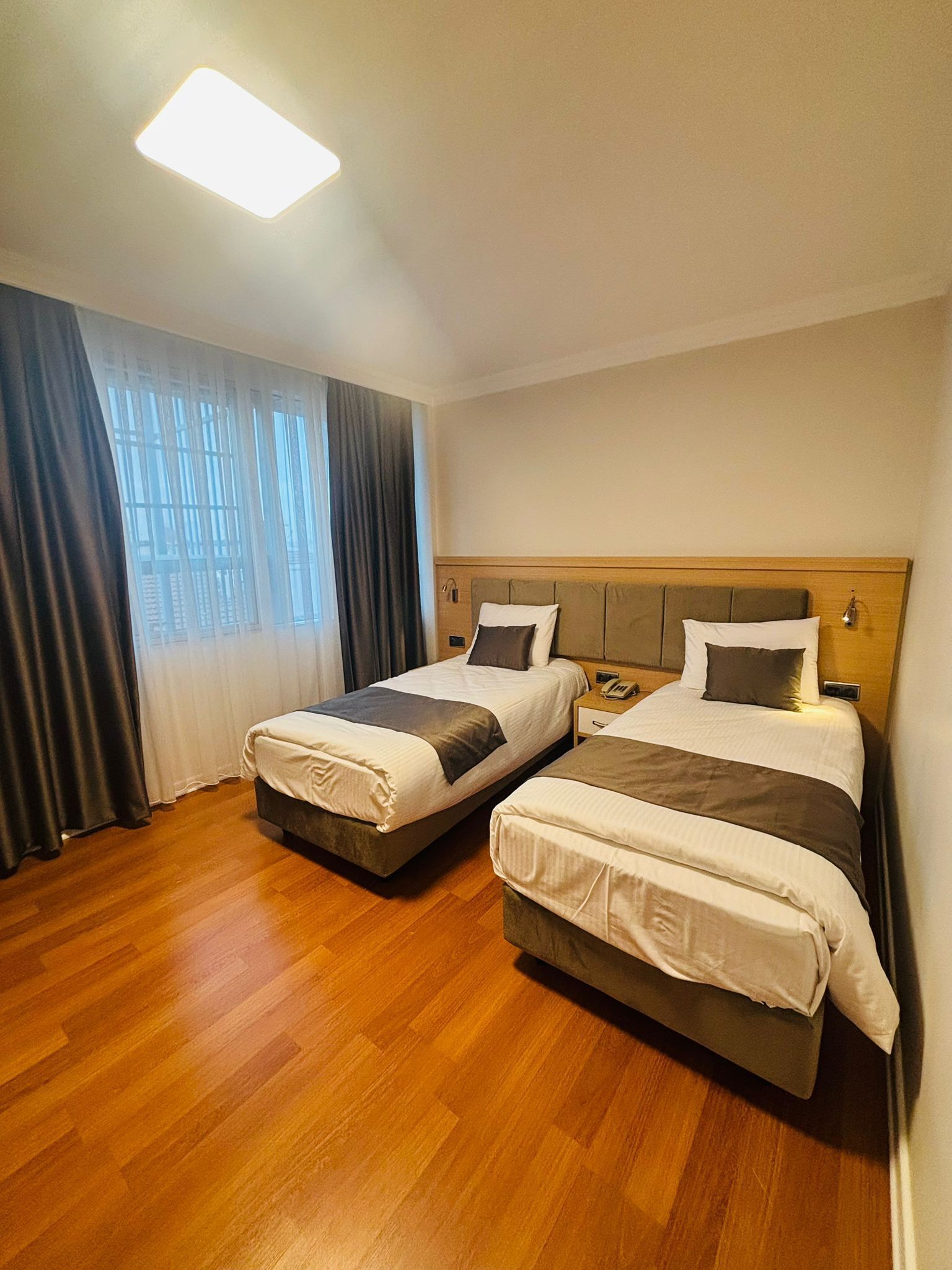 Standard Room, 1 Double Bed | Minibar, in-room safe, desk, free WiFi