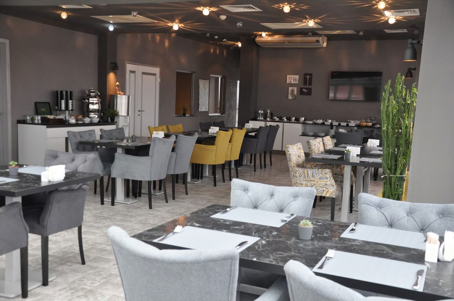 Bao gồm bữa sáng buffet