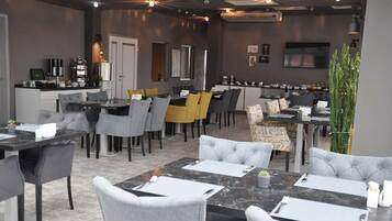 Free buffet breakfast