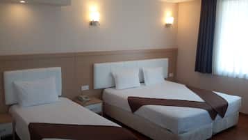 Double Room, Corner | Minibar, in-room safe, desk, free WiFi