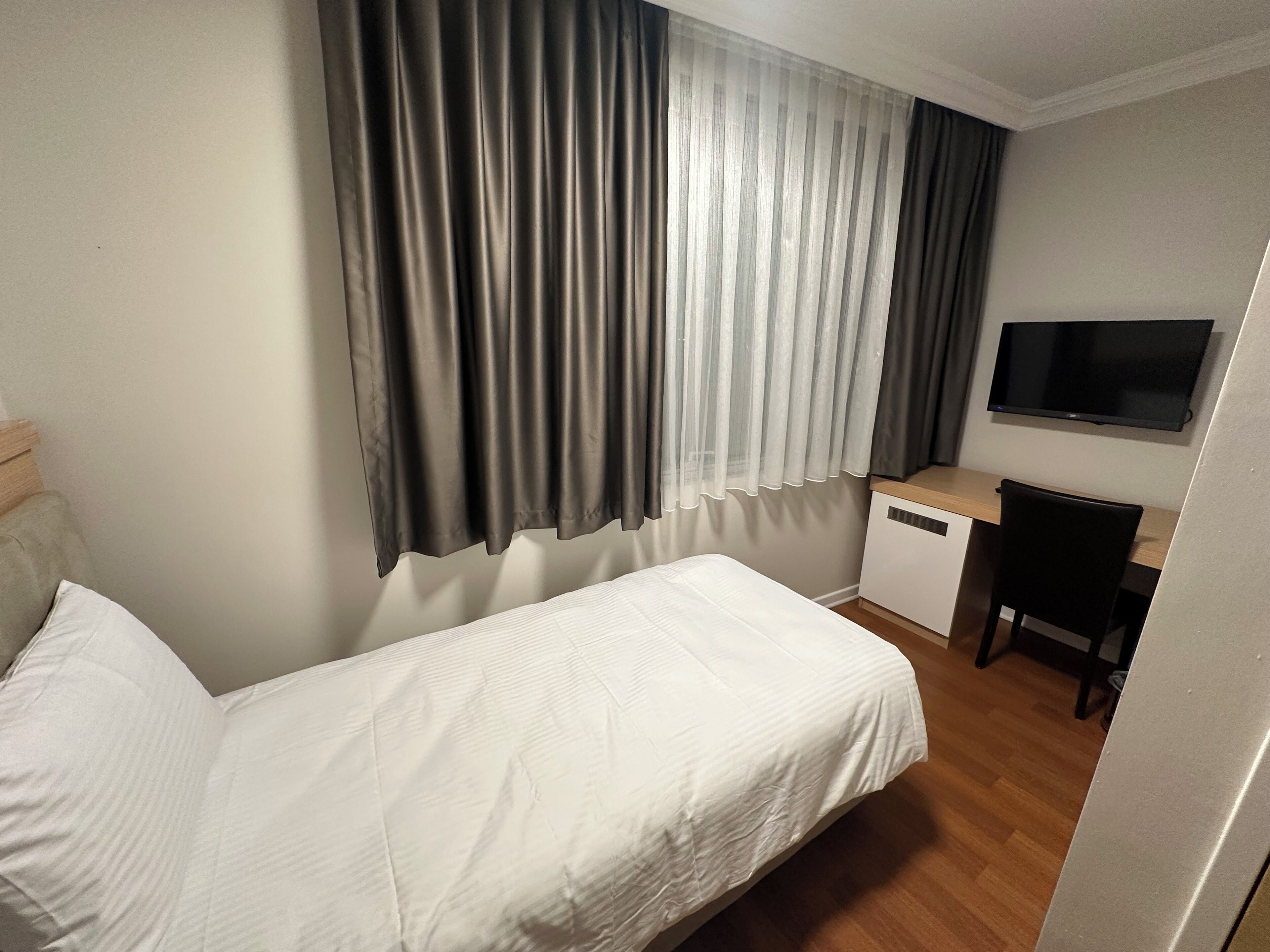 Minibar, in-room safe, desk, free WiFi