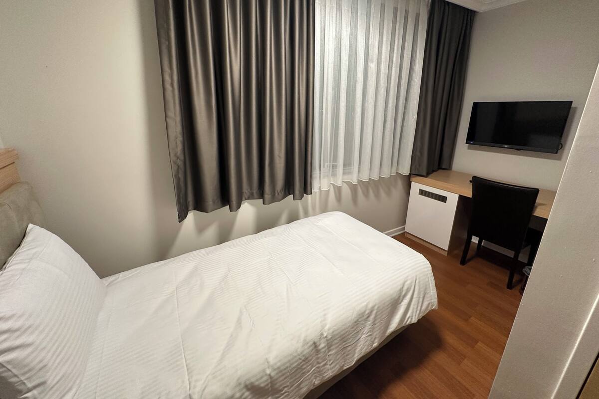 Minibar, odada kasa, masa, ücretsiz kablosuz İnternet