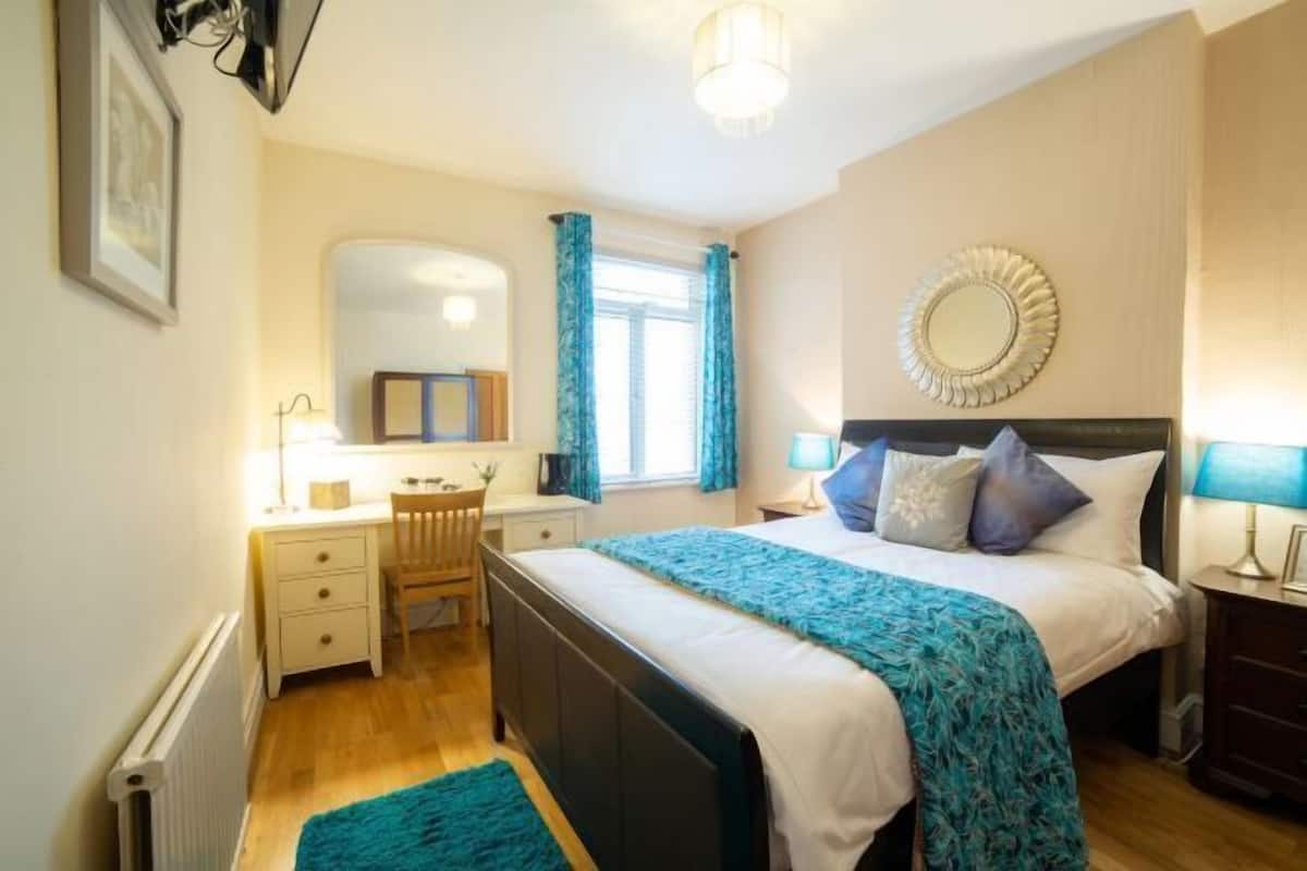 Desk, rollaway beds, free WiFi, bed sheets