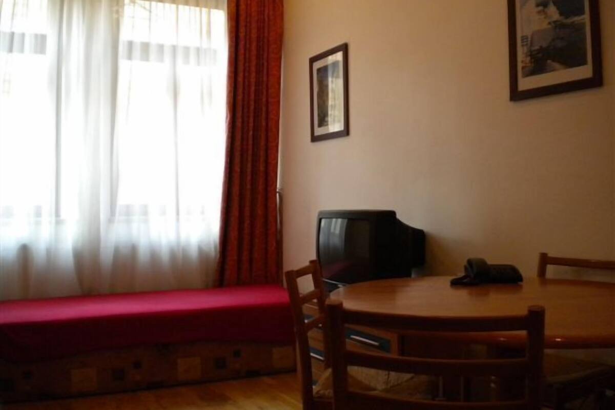 Apartment (5 Adults) | In-room dining