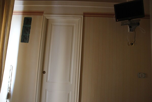 ダブルルーム | 防音設備、可動式ベッド、WiFi (無料)