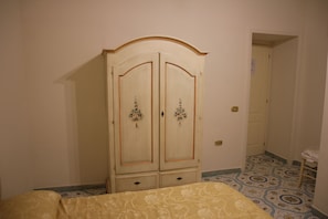 Double Room | Soundproofing, rollaway beds, free WiFi - Rosy (Naples)