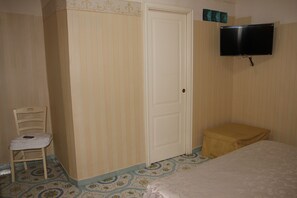 Triple Room | Soundproofing, rollaway beds, free WiFi - Rosy (Naples)