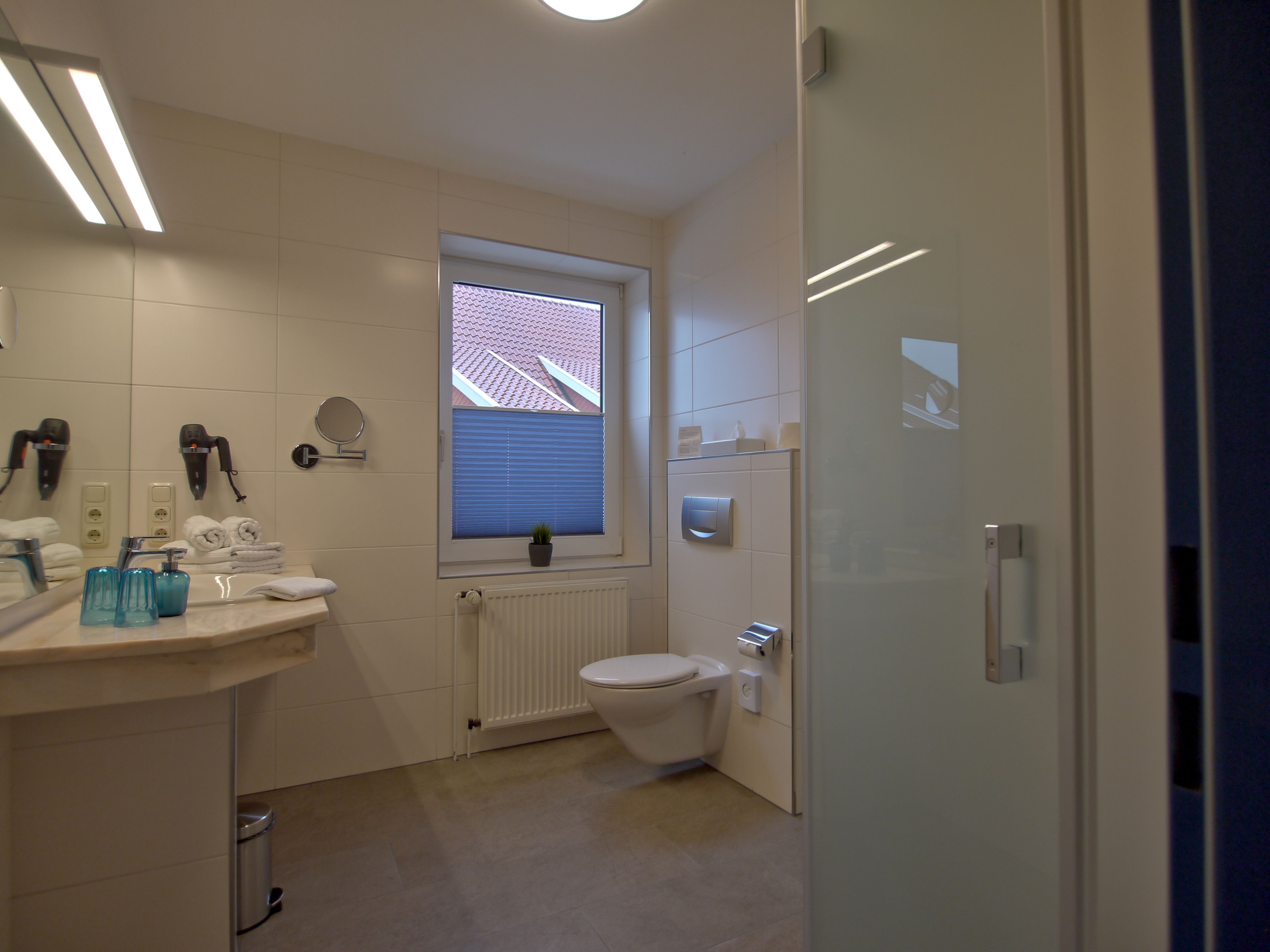 comfort double room | bathroom | shower, free toiletries, hair dryer, towels