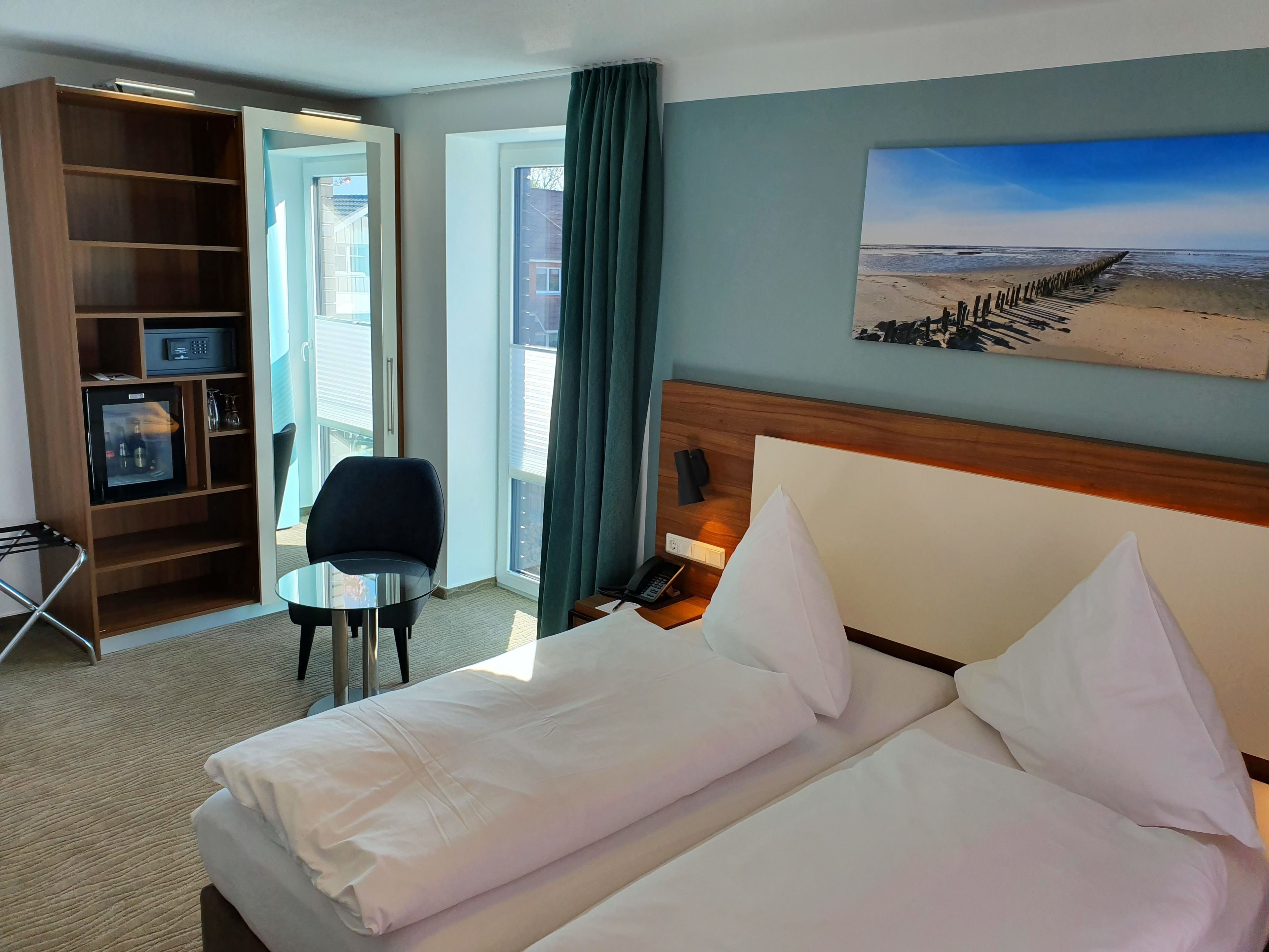 Superior Double Room | Minibar, in-room safe, desk, blackout curtains