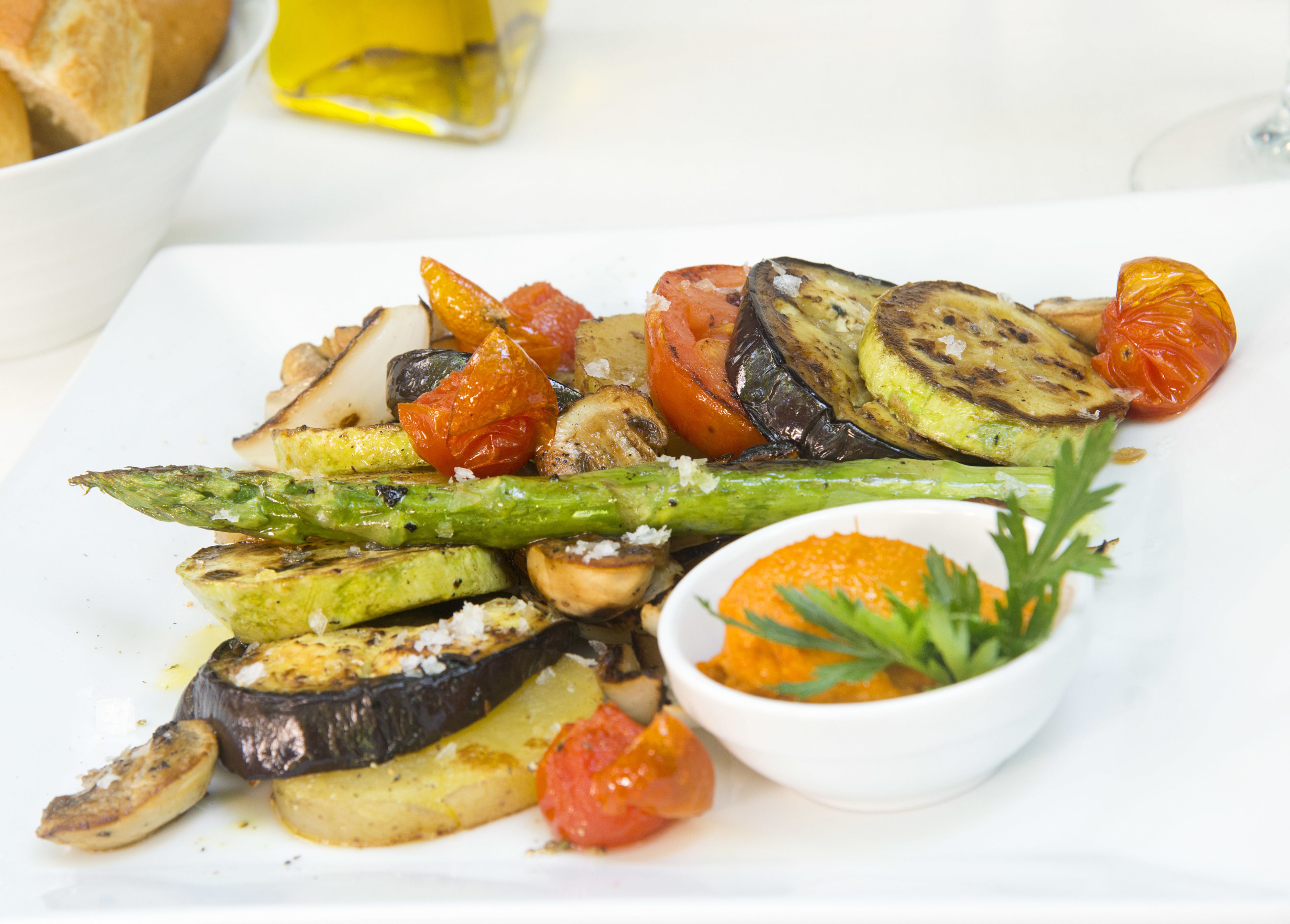 breakfast, lunch, dinner served; international cuisine