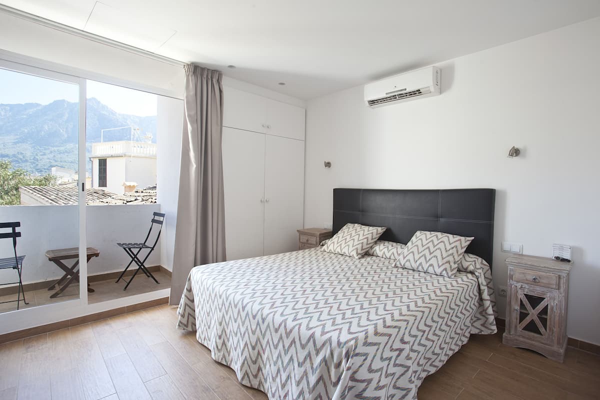 Studio, terrasse, fjellutsikt | Dundyner, memory foam-senger, minibar og safe på rommet