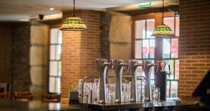 Tapas bar, alfresco dining, open daily - Aroi Bierzo Plaza (Ponferrada)