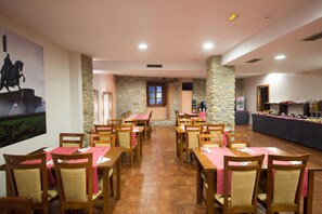 Daily buffet breakfast for a fee - Aroi Bierzo Plaza (Ponferrada)