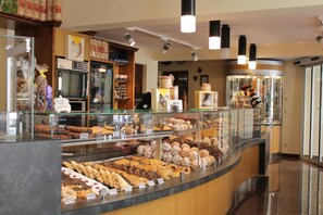 Breakfast, lunch served; German cuisine, alfresco dining