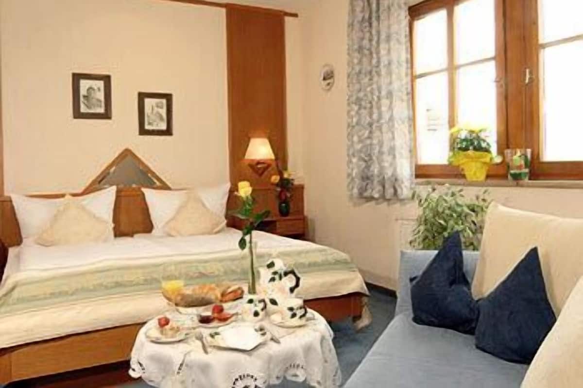 Driepersoonskamer | Een kluis op de kamer, babybedden, extra bedden, gratis wifi