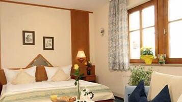 Triple Room | In-room safe, cots/infant beds, rollaway beds, free WiFi