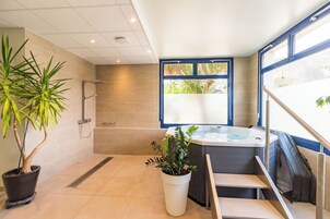 Una bañera de hidromasaje, masajes