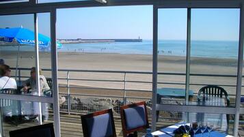 Petit déjeuner, déjeuner et dßner servis sur place