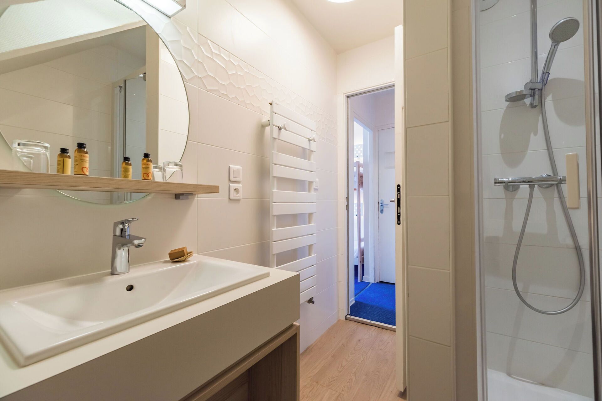 quadruple room, sea view | bathroom | towels