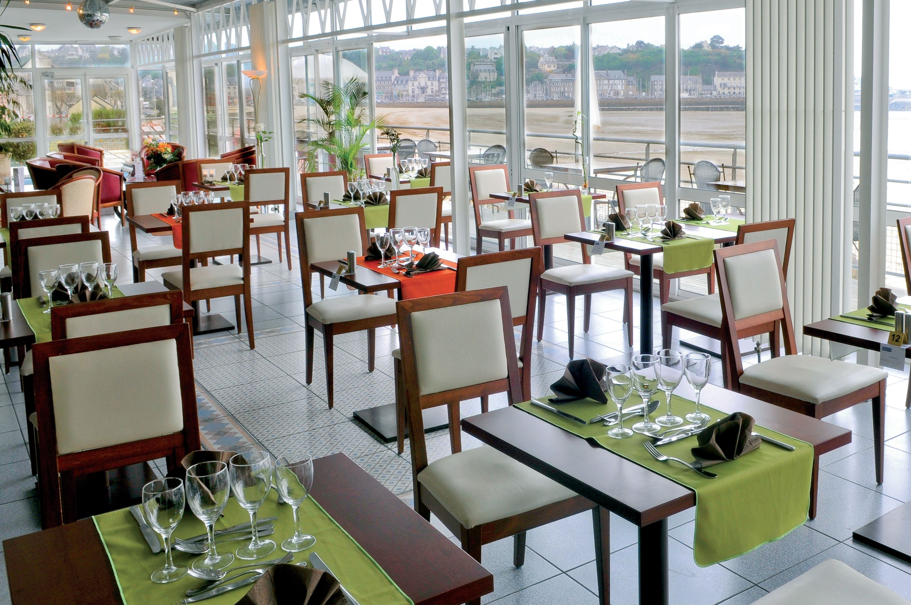 breakfast, lunch and dinner served